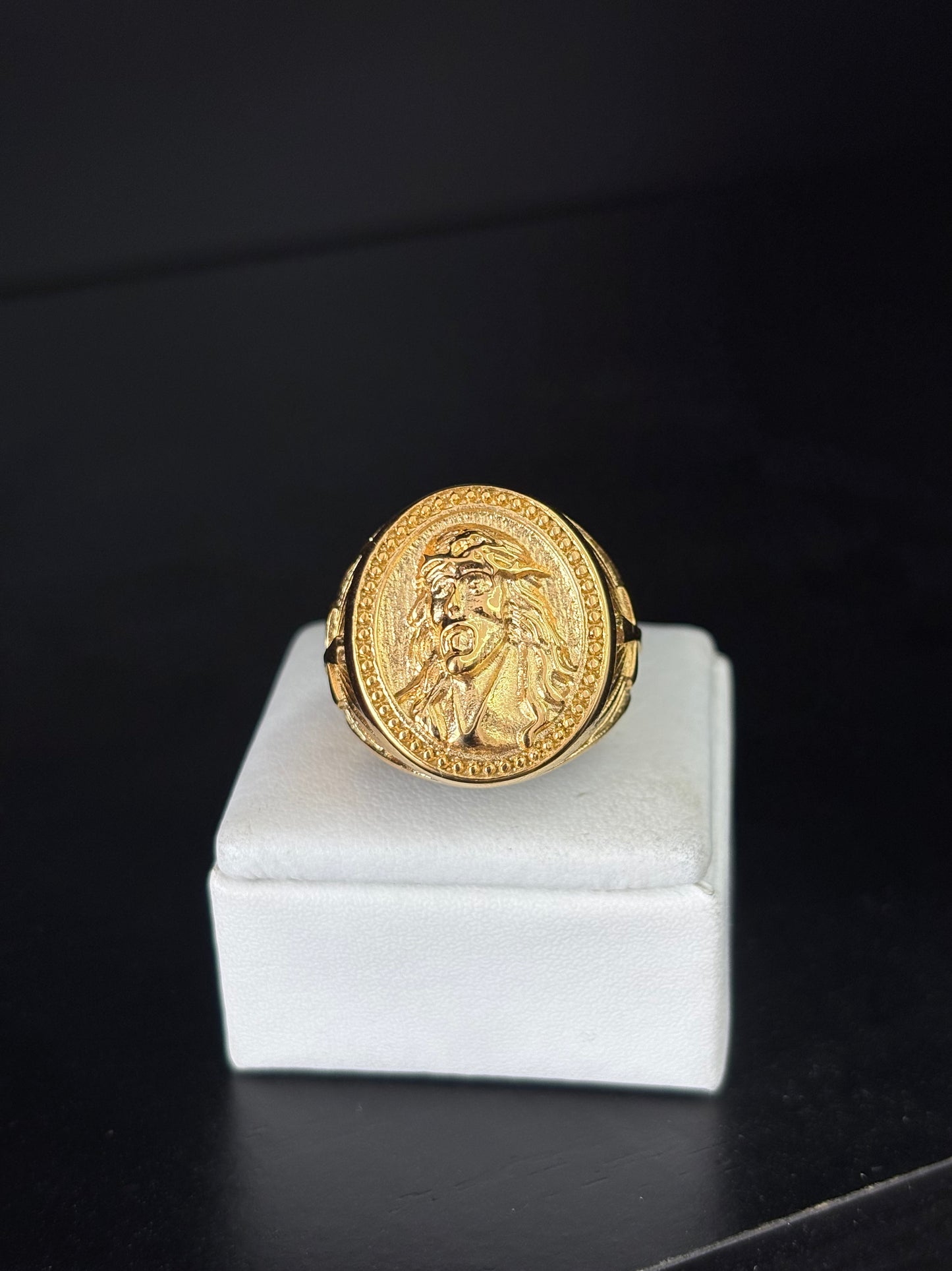 Anillo Jesus Gold