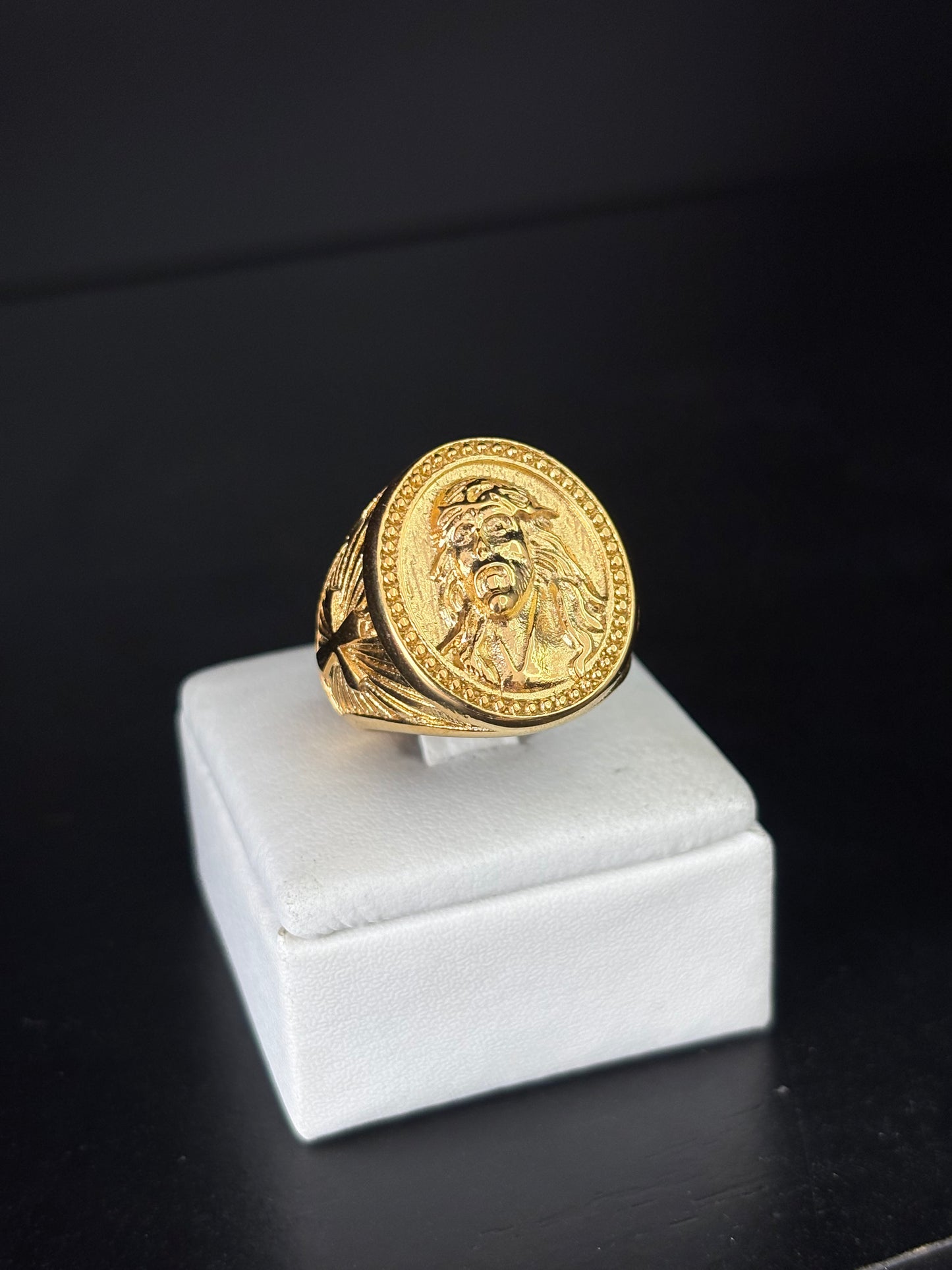 Anillo Jesus Gold