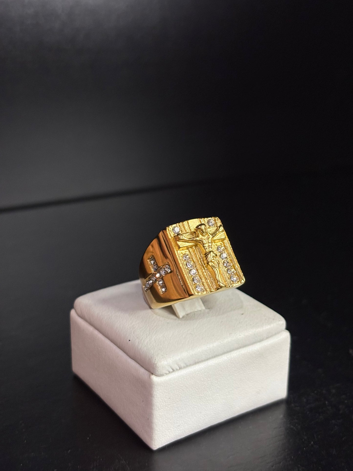 Anillo Cristo Gold